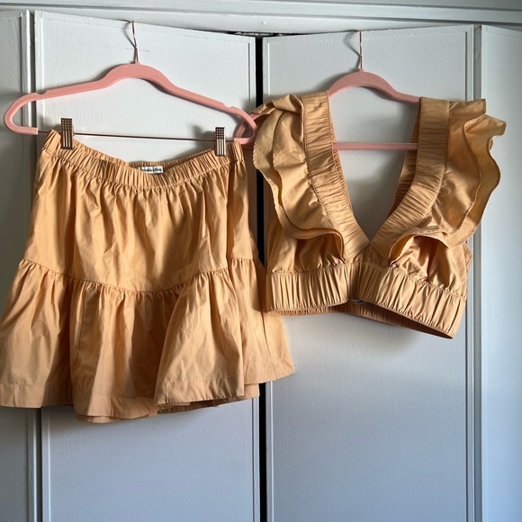 A&F Matching set - Poplin Volume Mini Skirt & Drama Collar Ruffle Poplin Top - Picture 5 of 6